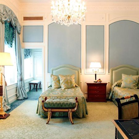 Bentley London Hotel Room photo