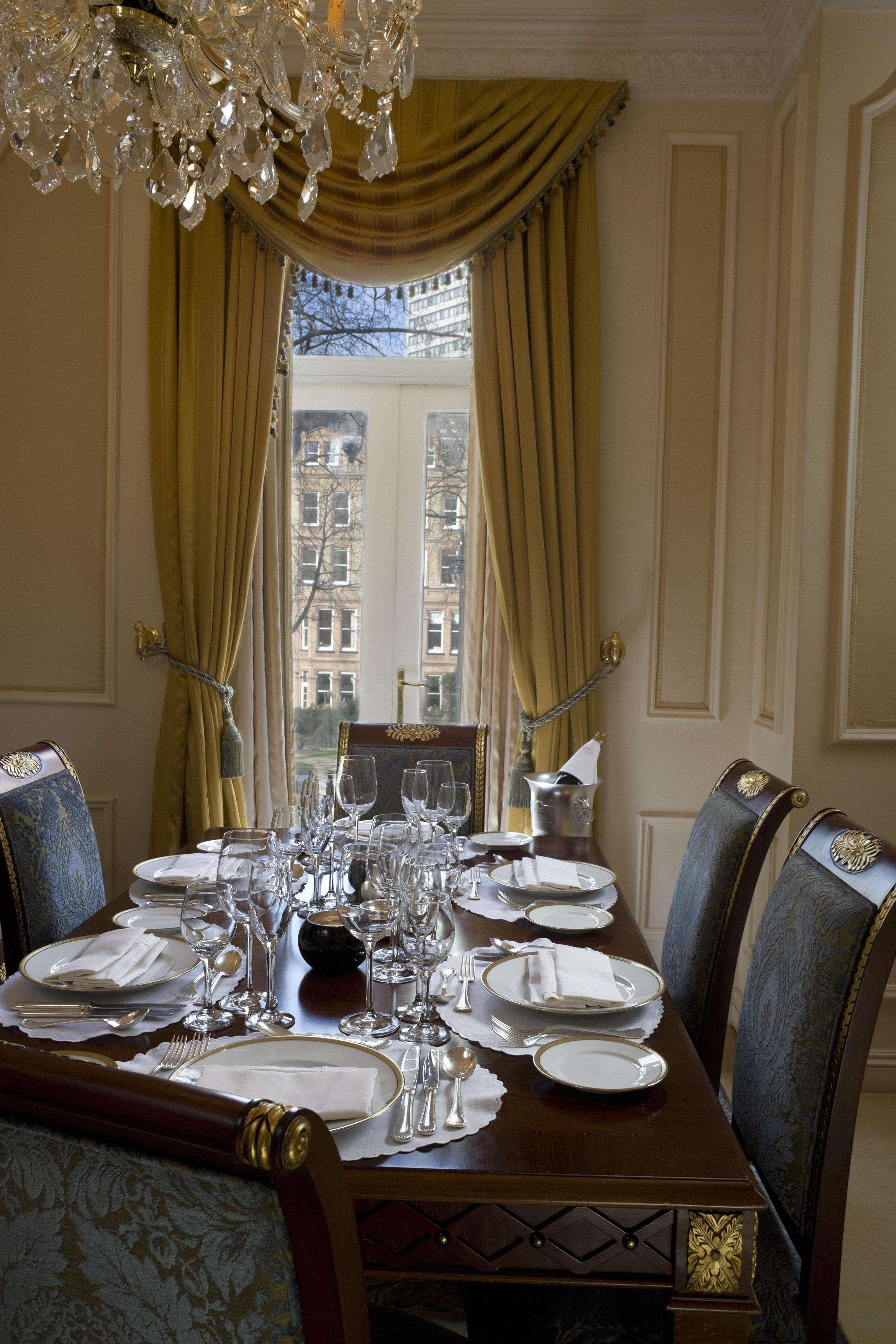 Bentley London Hotel Restaurant photo